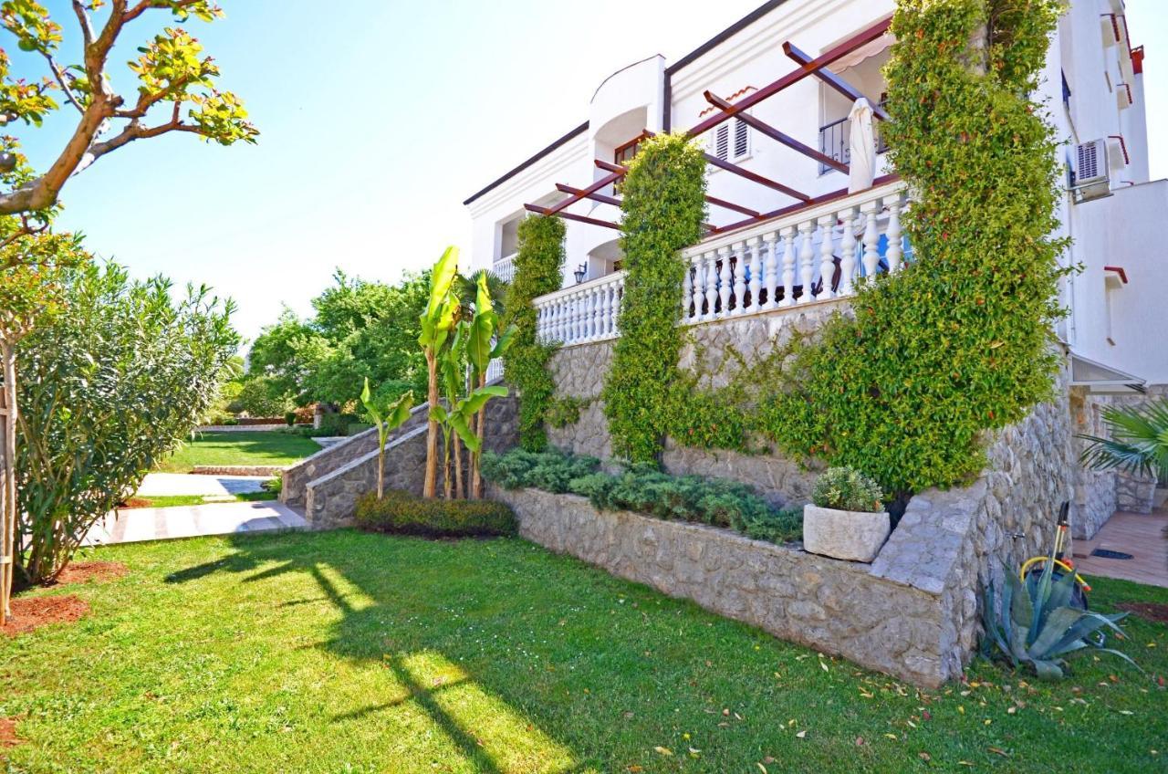Apartments Sinisa Malinska Buitenkant foto