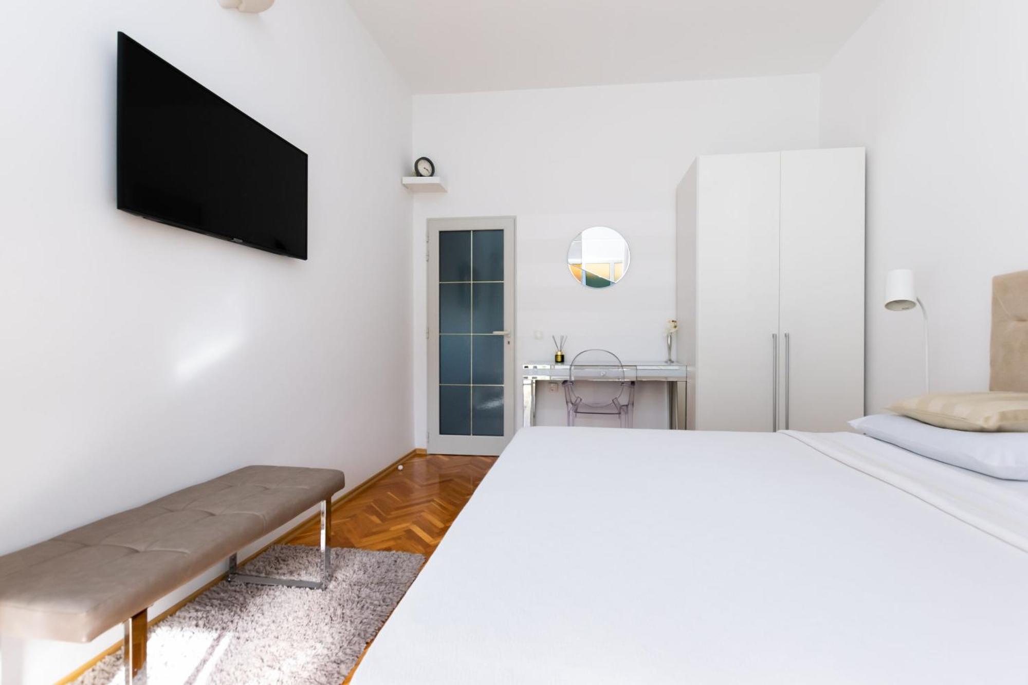 Apartments Sinisa Malinska Buitenkant foto
