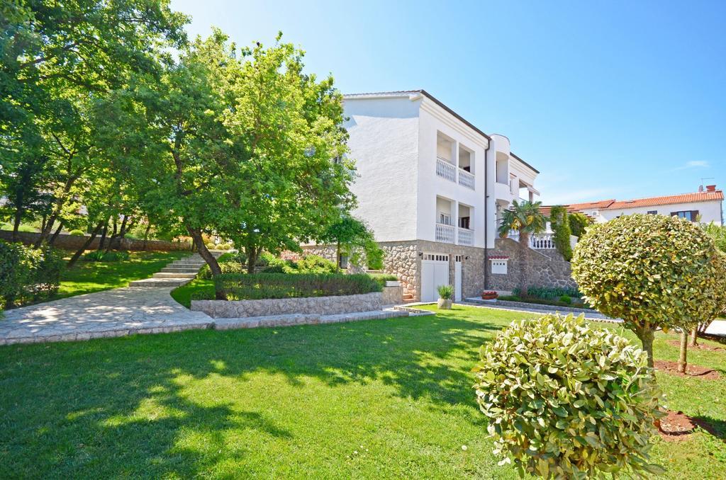 Apartments Sinisa Malinska Buitenkant foto