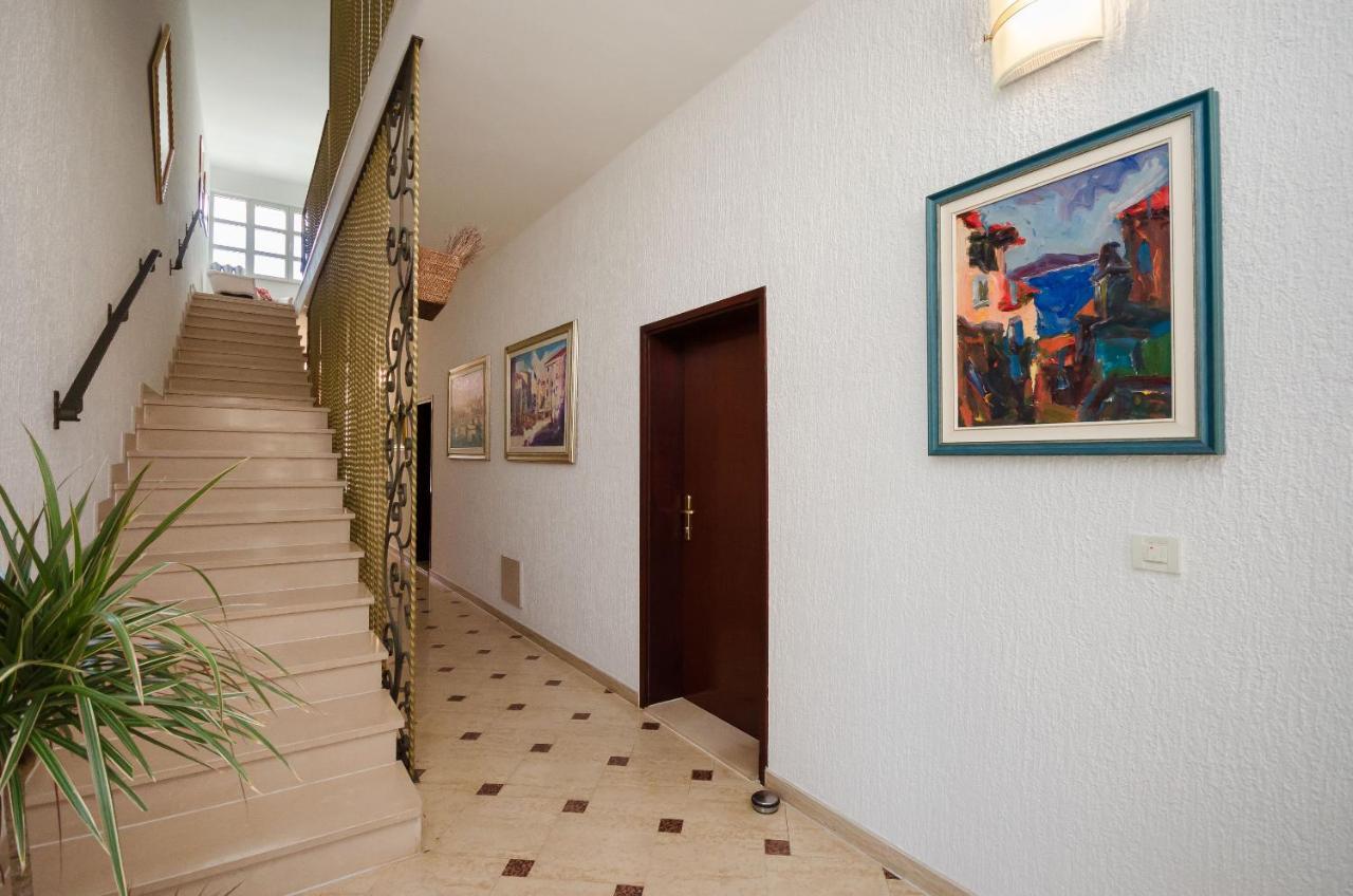 Apartments Sinisa Malinska Buitenkant foto